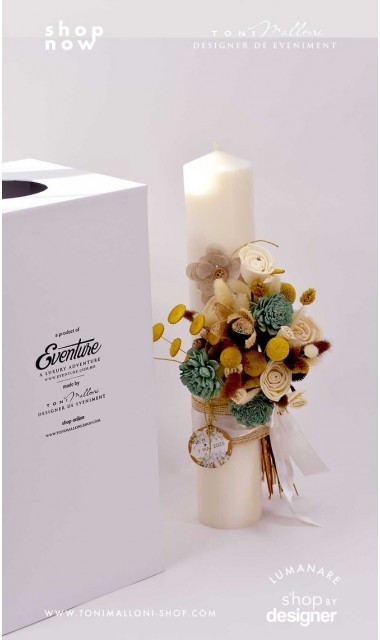 Lumanare botez scurta stalp decorata cu flori uscate si eticheta personalizata 4